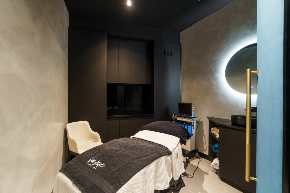 Vamp Cosmetic Clinic medical fitout photo 6
